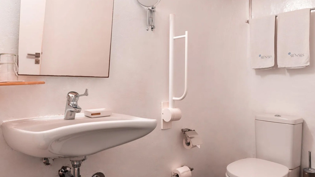 Photo of Bathroom in Elia