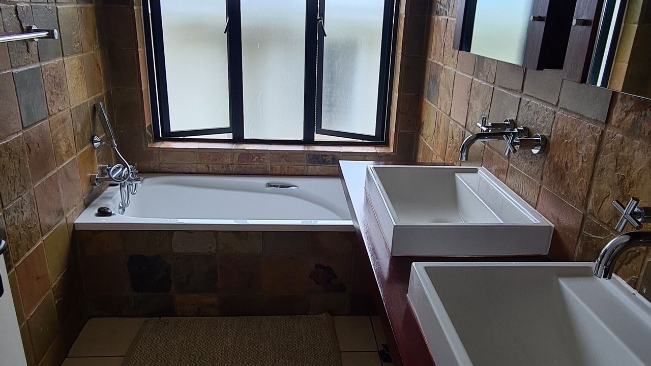 Photo of Bathroom in Greater Johannesburg Metropolitan Area