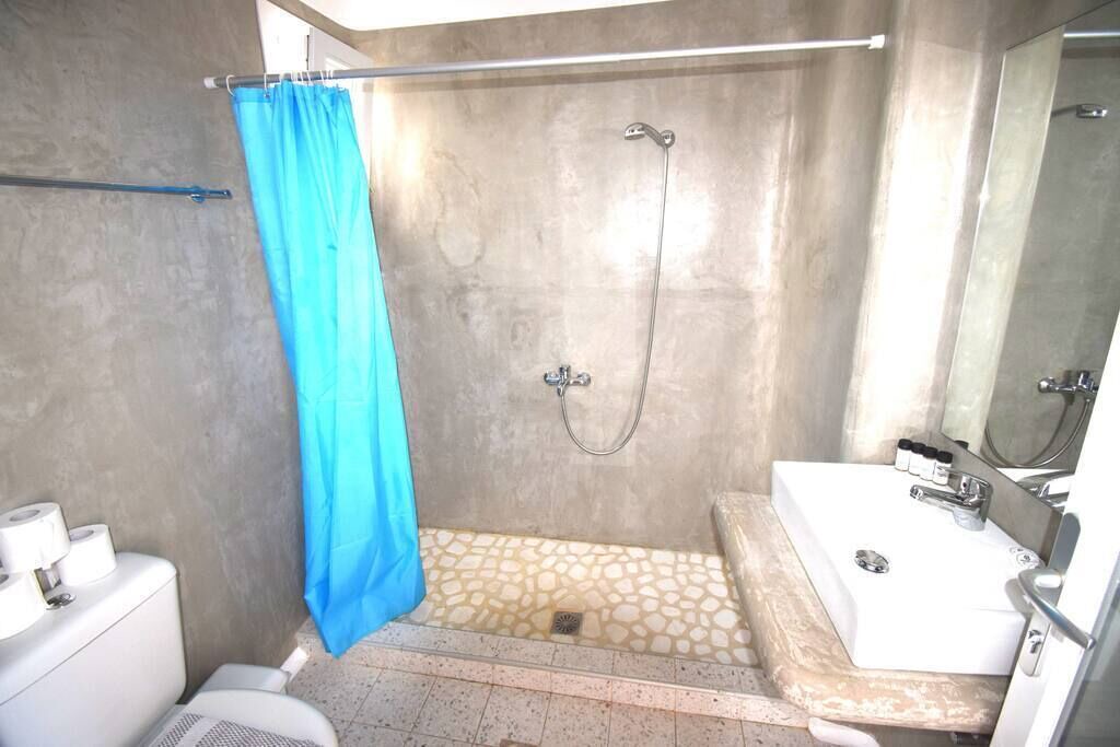 Photo of Bathroom in Glastros