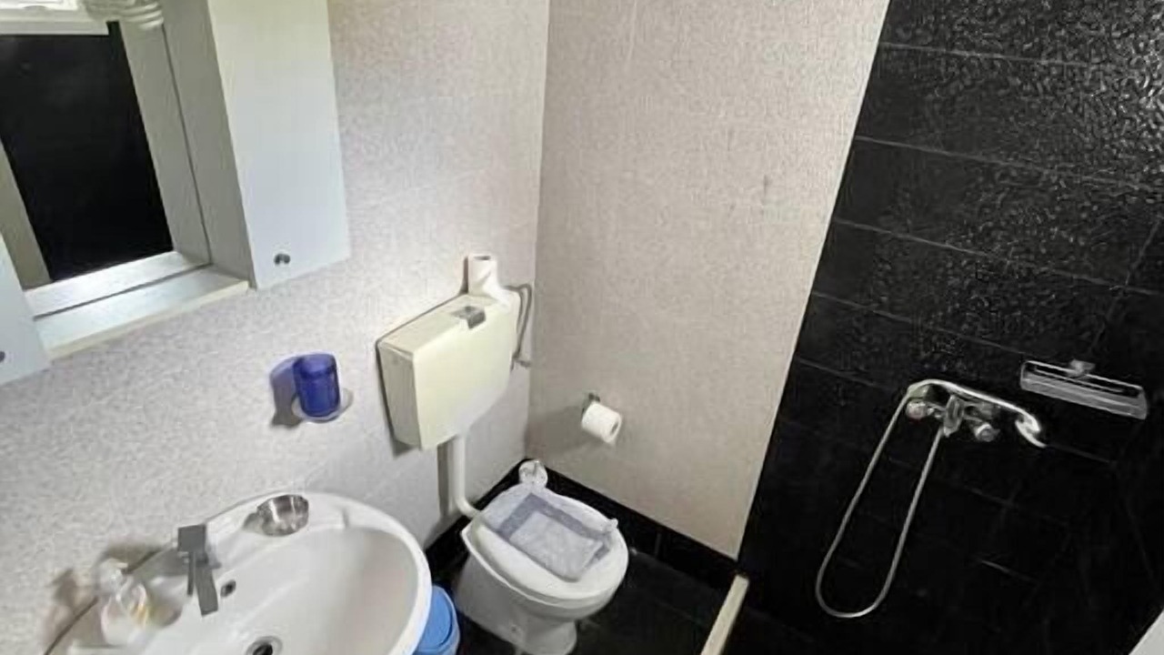 Photo of Bathroom in Glastros