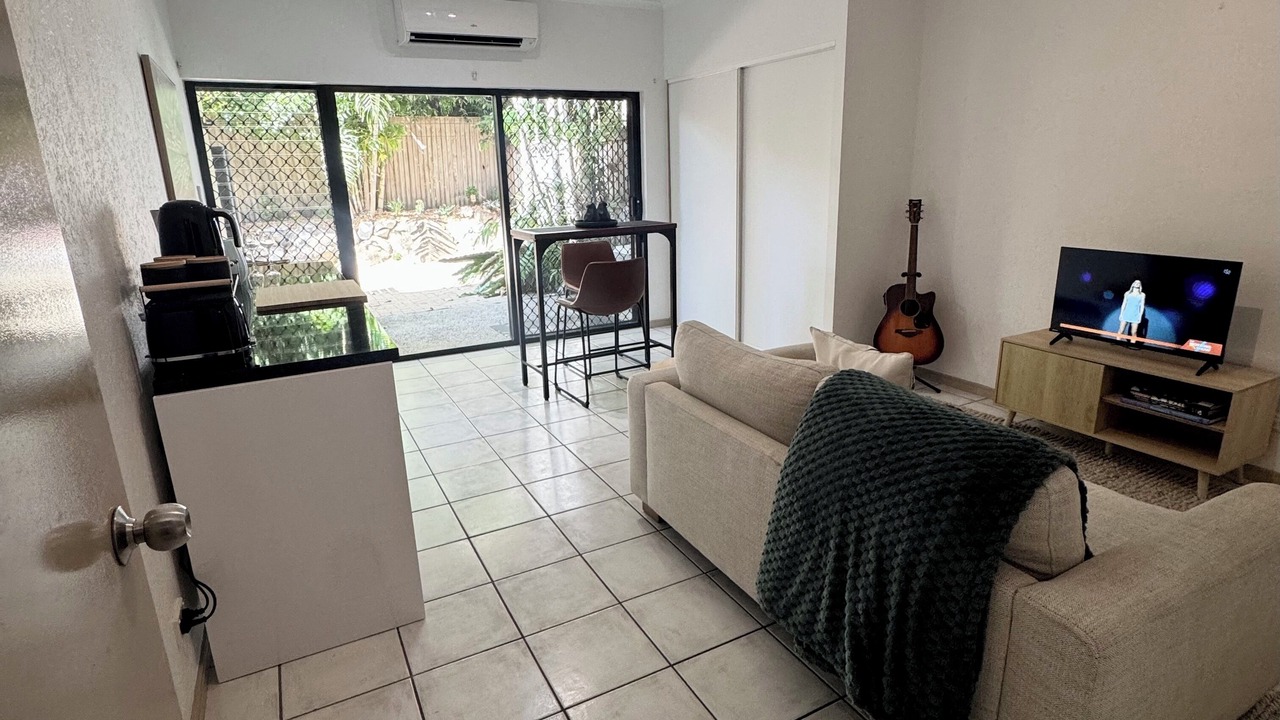 Photo of Livingroom in Trinity Beach