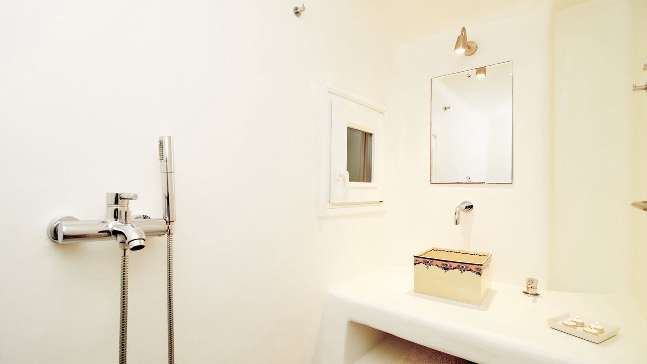 Photo of Bathroom in Psarou