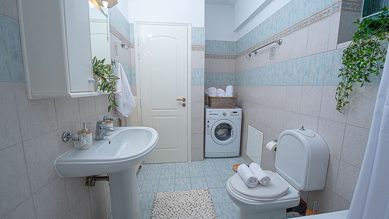 Photo of Bathroom in Ioannina Town Centre