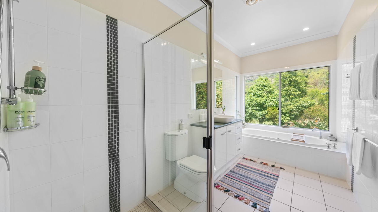 Photo of Bathroom in Lamington