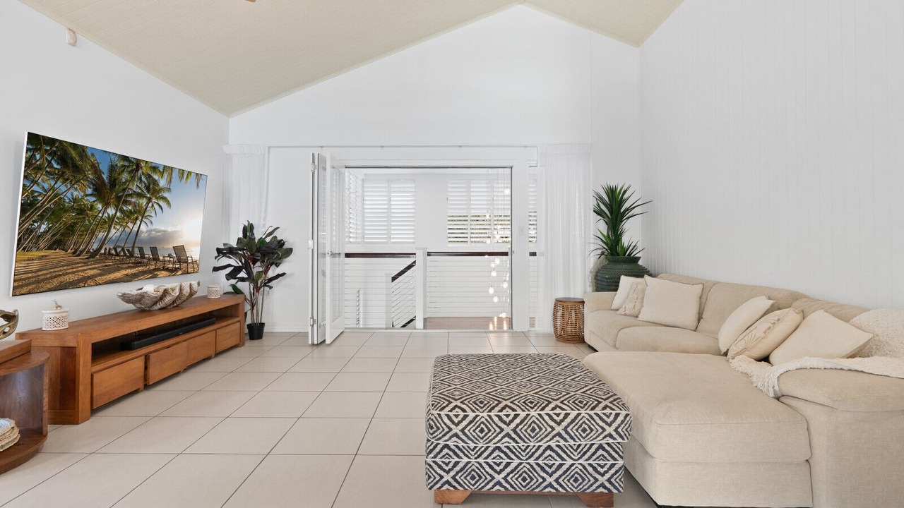 Photo of Livingroom in Holloways Beach