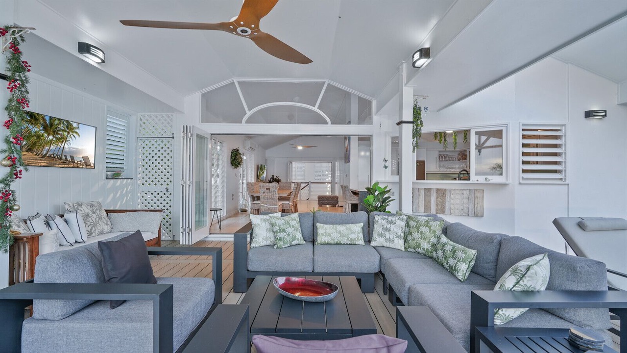 Photo of Livingroom in Holloways Beach