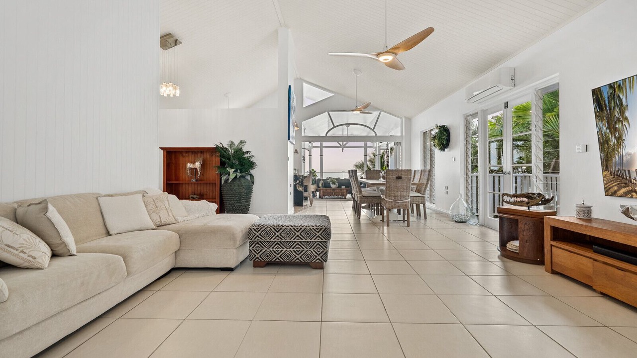 Photo of Livingroom in Holloways Beach