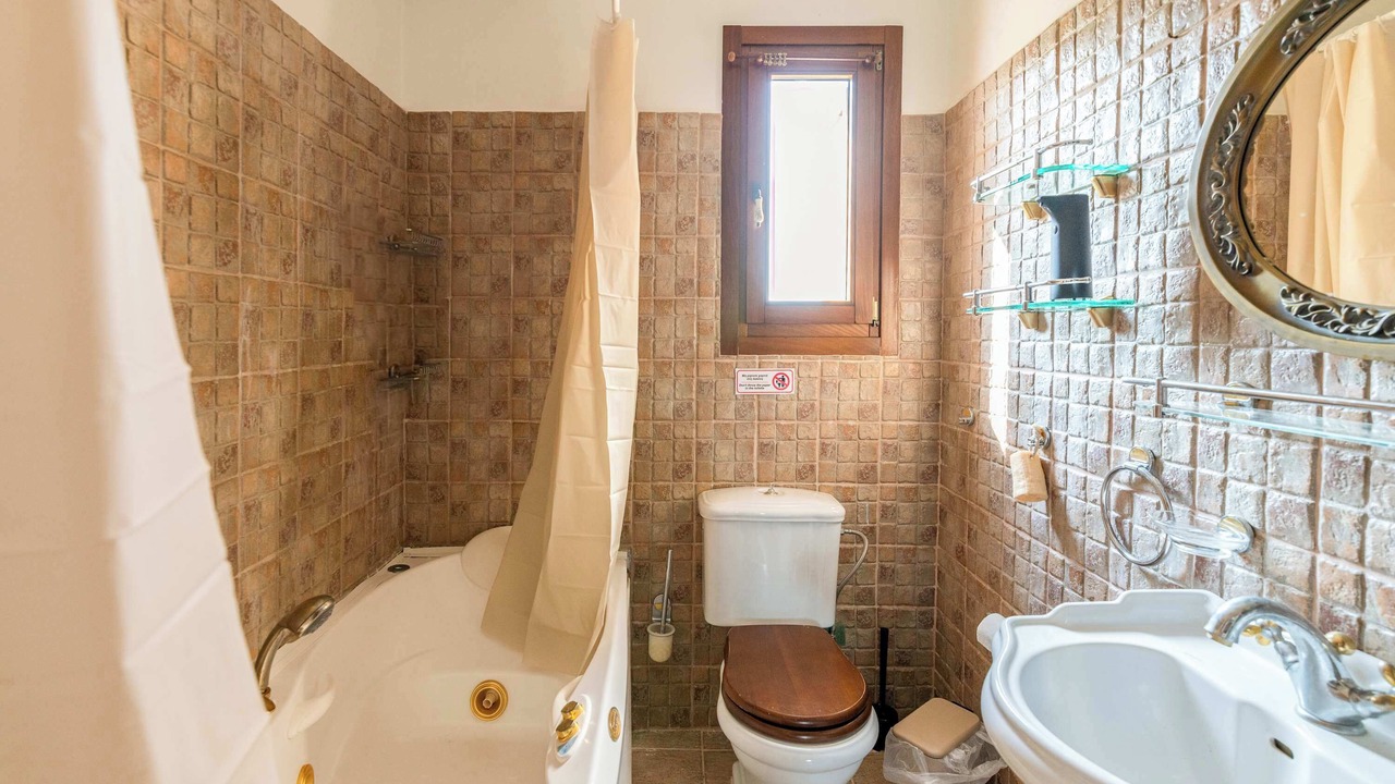 Photo of Bathroom in Platrithias