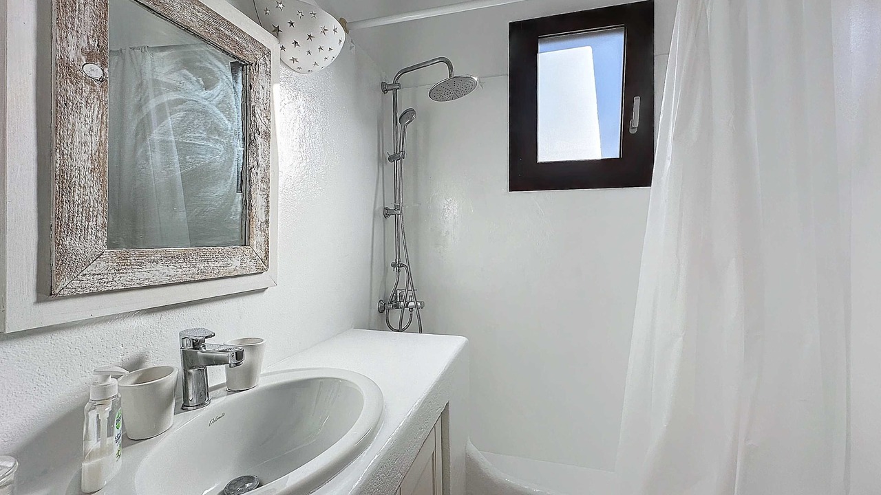 Photo of Bathroom in Plepi