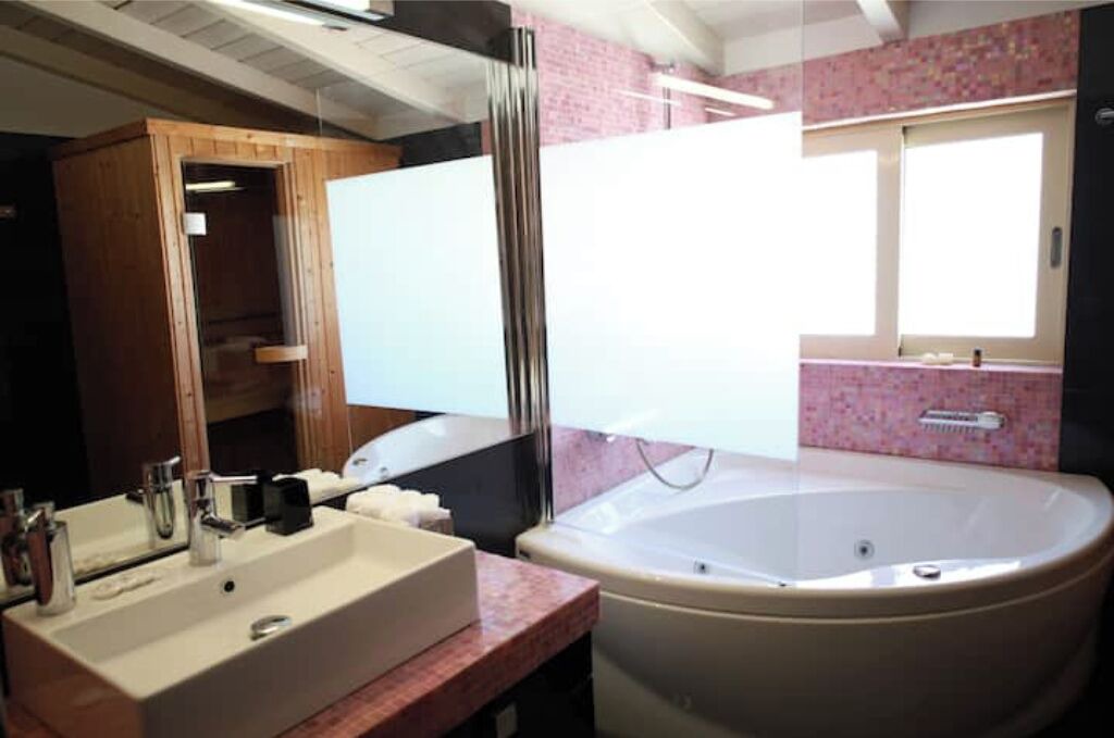 Photo of Bathroom in Saronikos