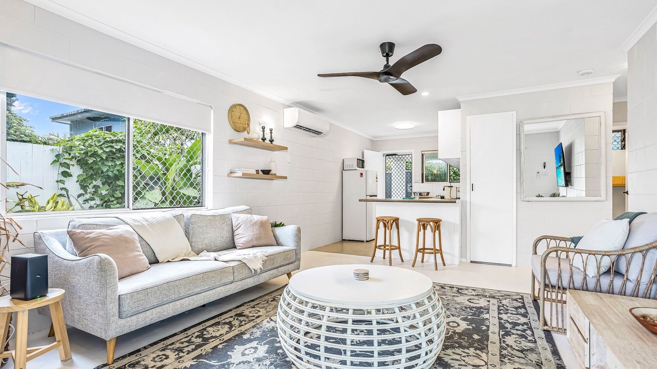Photo of Livingroom in Holloways Beach