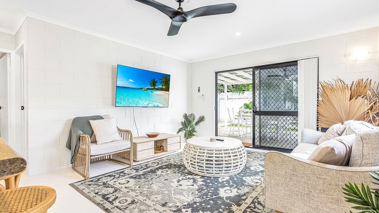 Photo of Livingroom in Holloways Beach