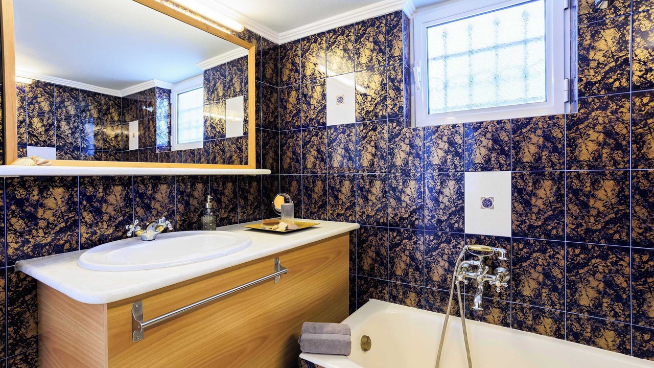 Photo of Bathroom in Katakali