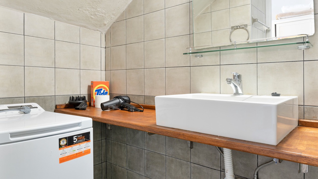 Photo of Bathroom in Pedi