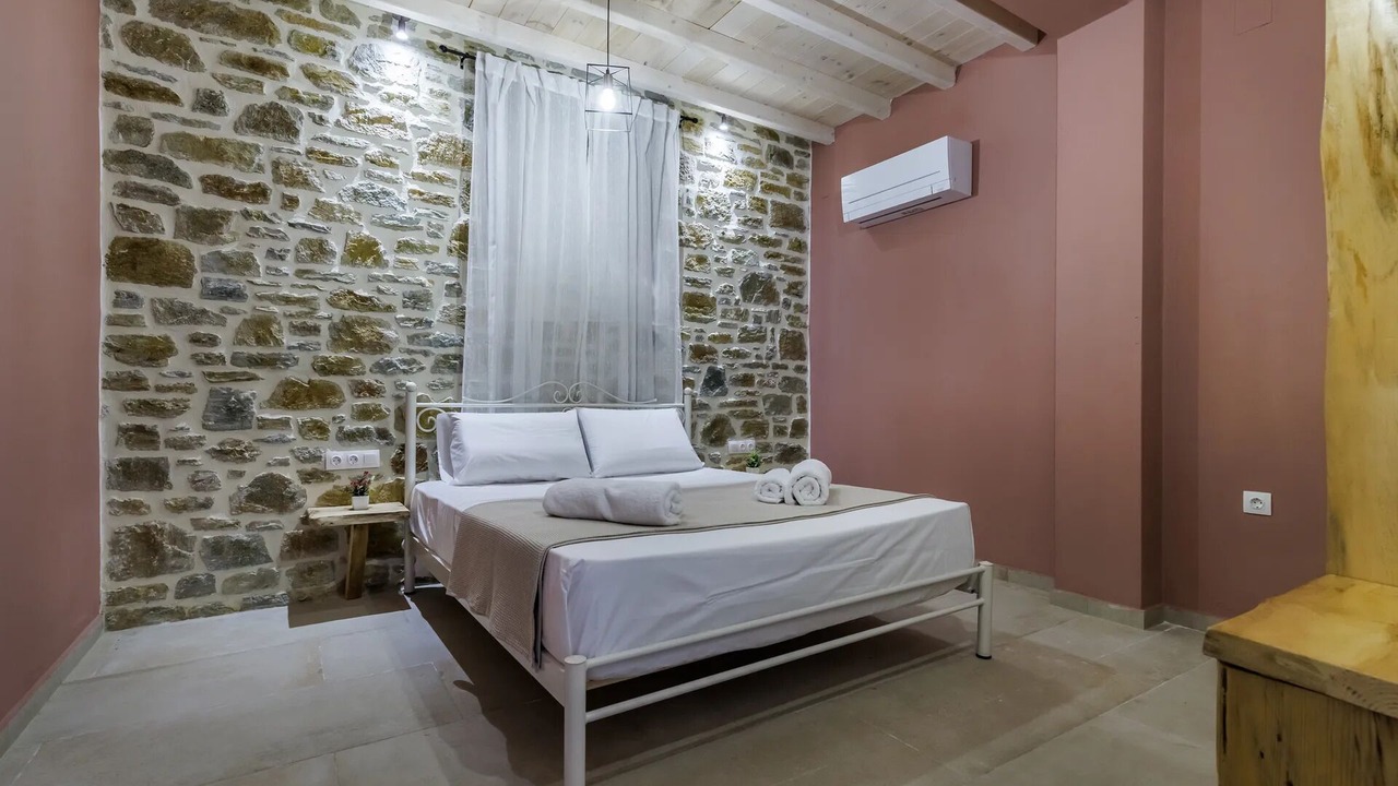 Photo of Bedroom in Glossa