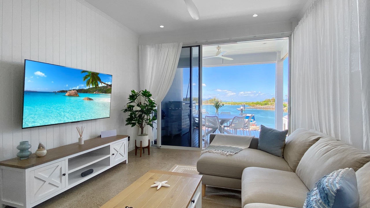 Photo of Livingroom in Nelly Bay