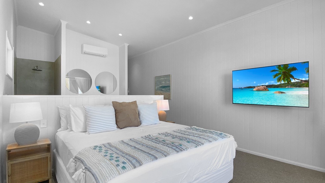 Photo of Bedroom in Nelly Bay