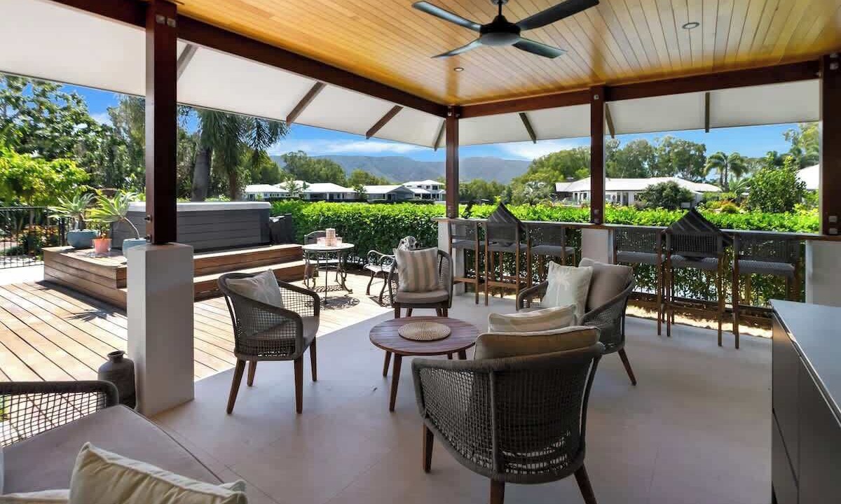 Photo of Patio Balcony in Trinity Beach