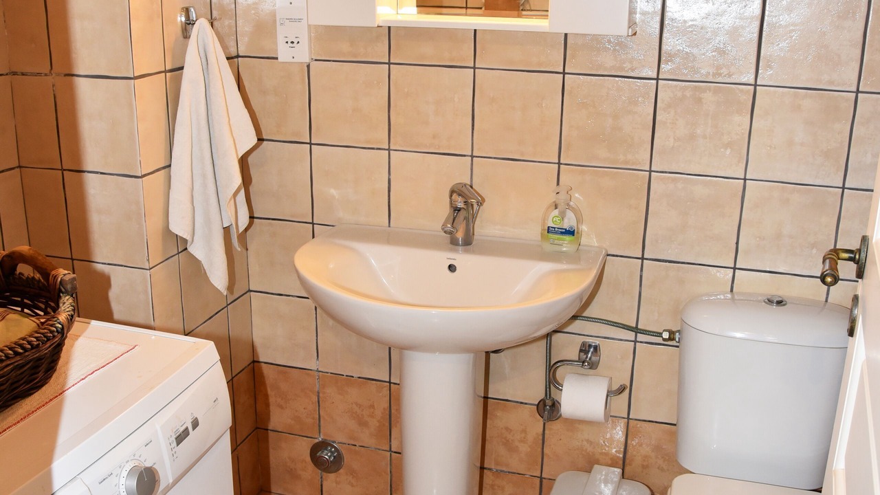 Photo of Bathroom in Paleopolis