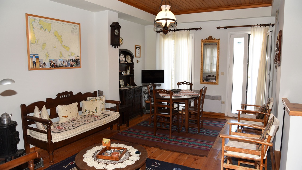 Photo of Livingroom in Paleopolis