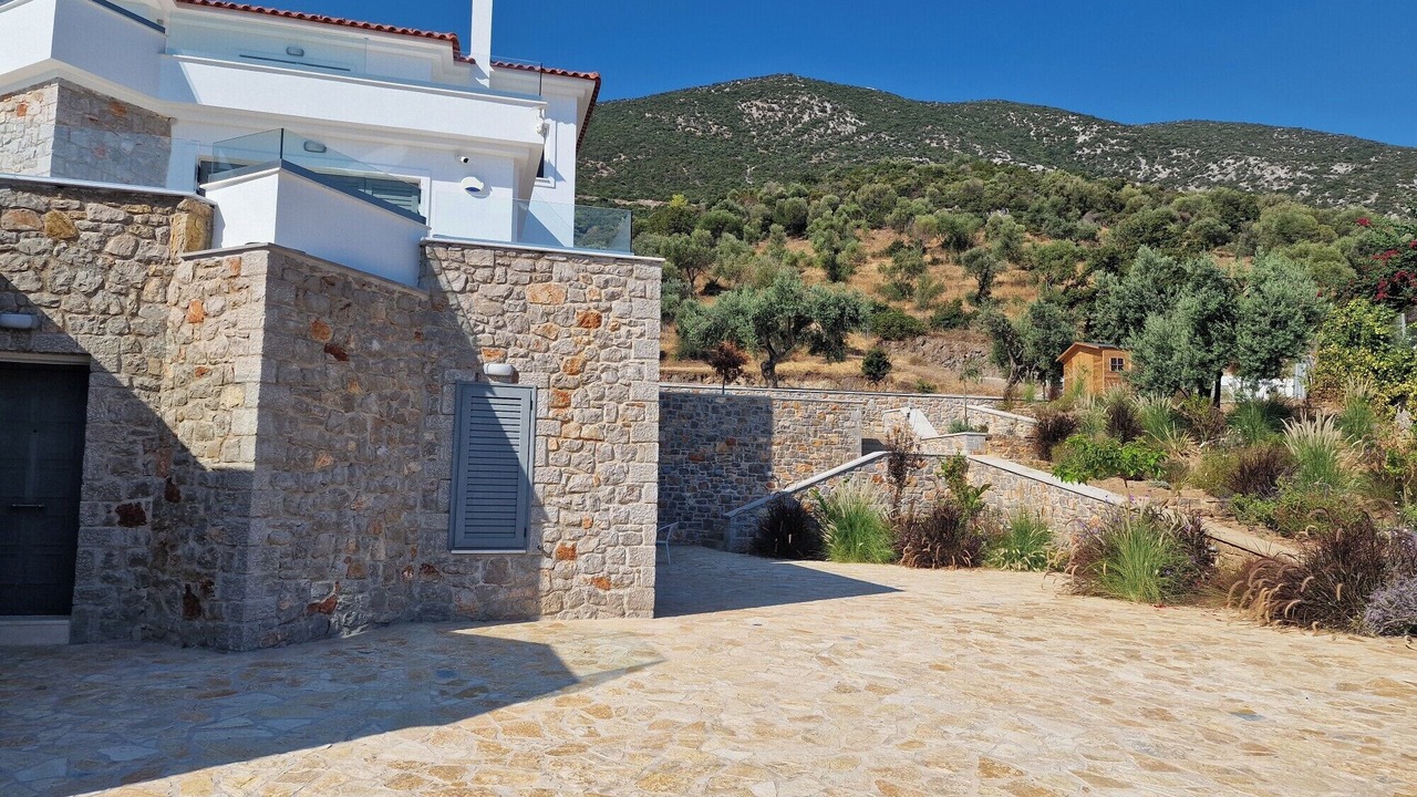 Photo of Outdoor in Melissopetra