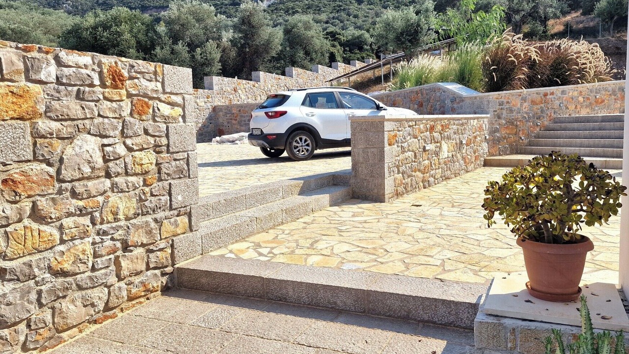 Photo of Outdoor in Melissopetra