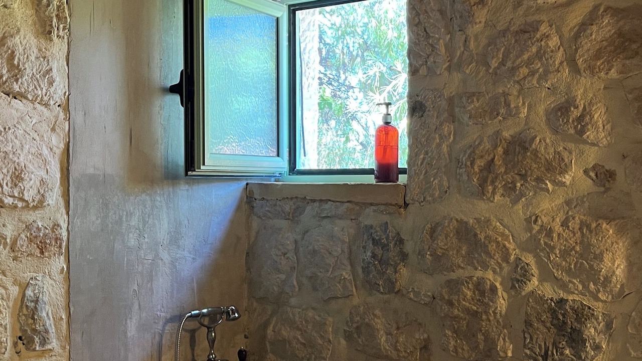 Photo of Bathroom in Katakali