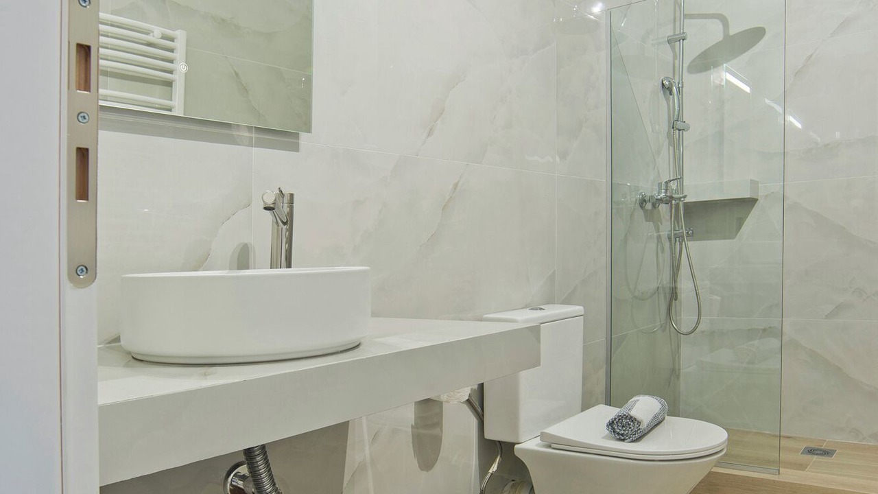 Photo of Bathroom in Neos Kosmos