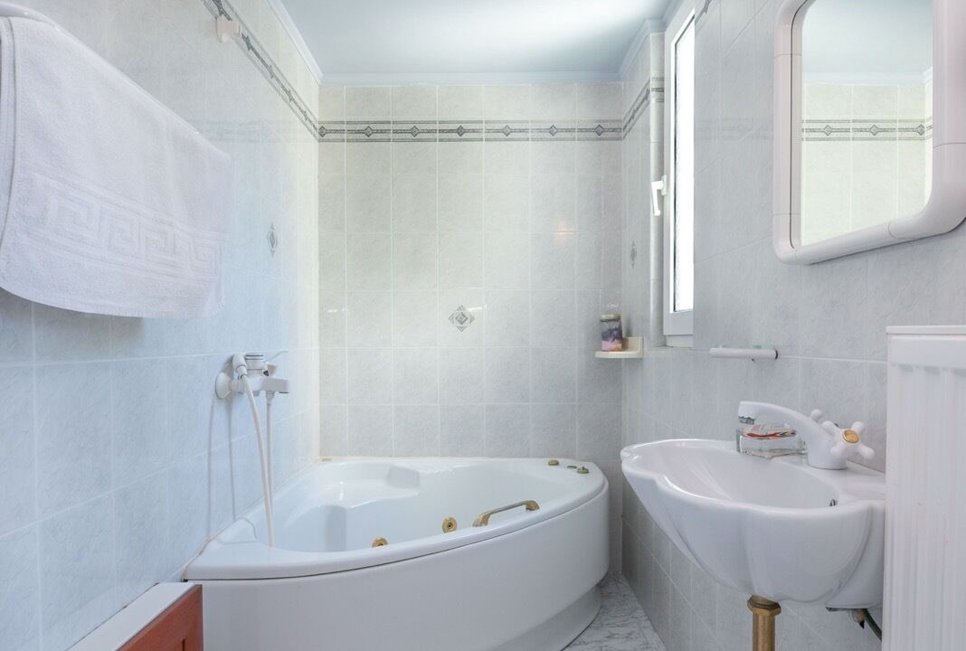 Photo of Bathroom in Assos-Lechaio