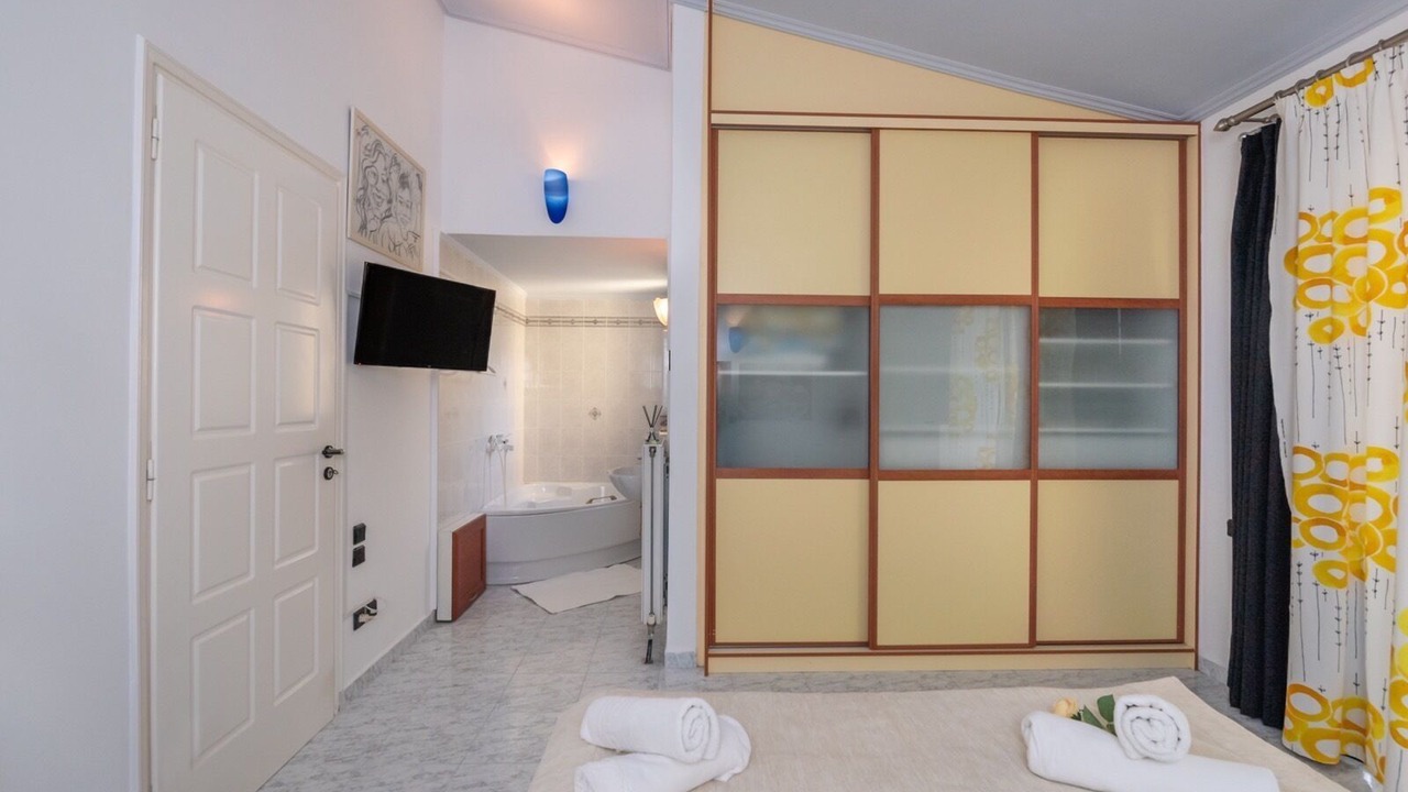 Photo of Bedroom in Assos-Lechaio