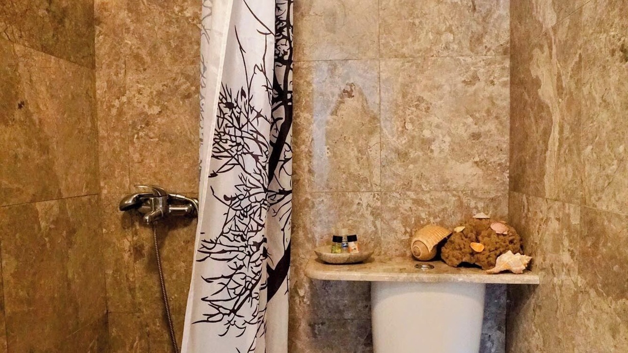 Photo of Bathroom in Pedi