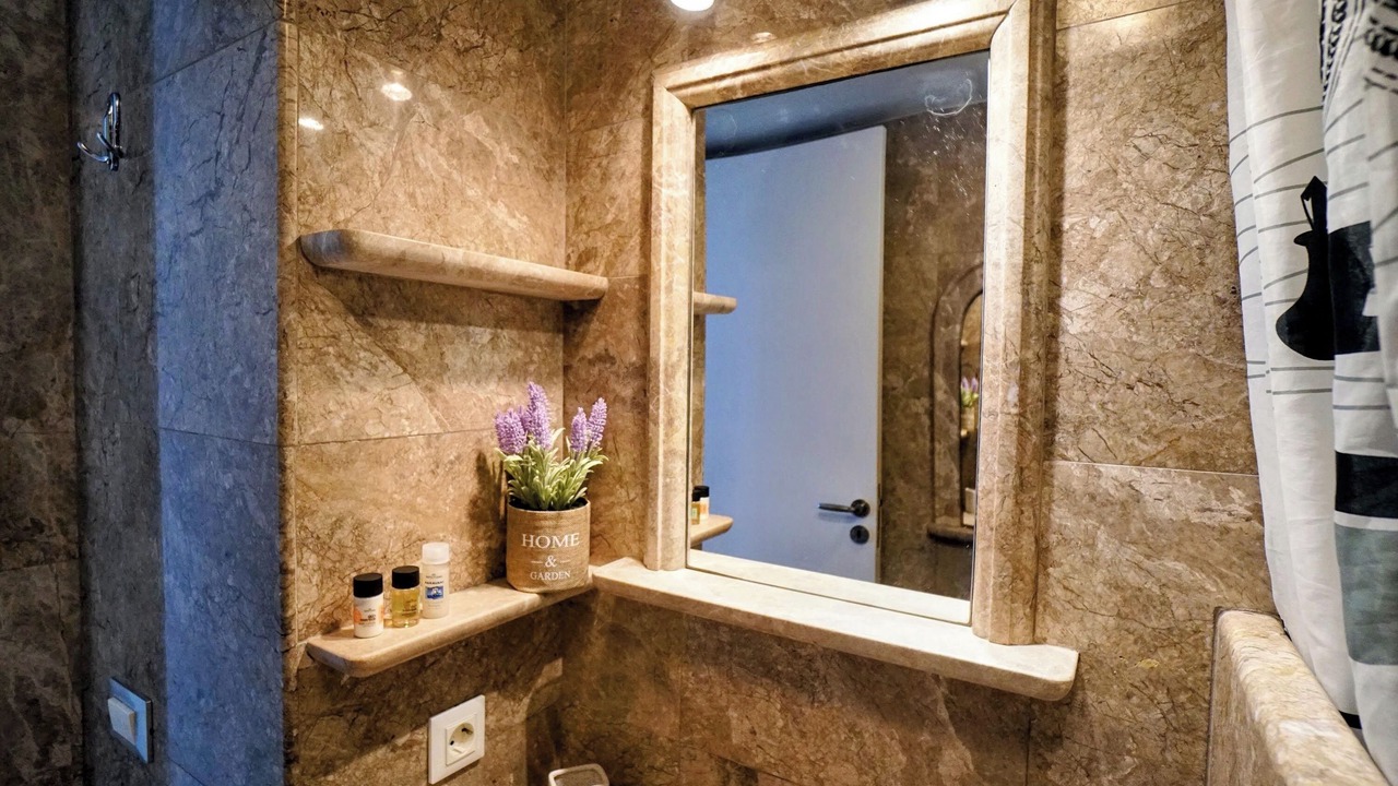 Photo of Bathroom in Pedi