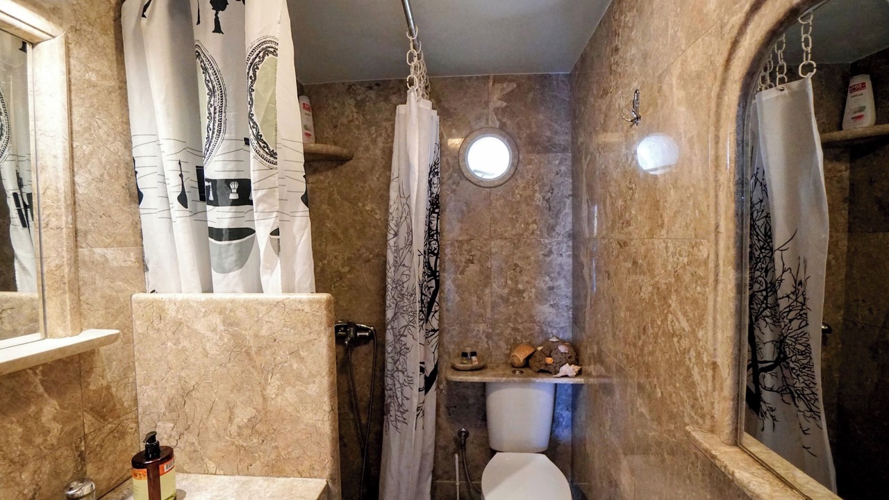 Photo of Bathroom in Pedi
