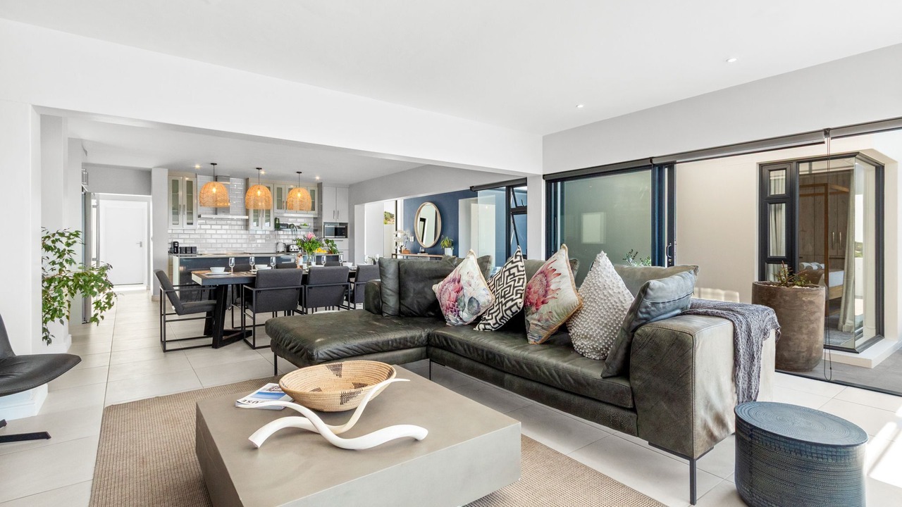 Photo of Livingroom in Shelley Point