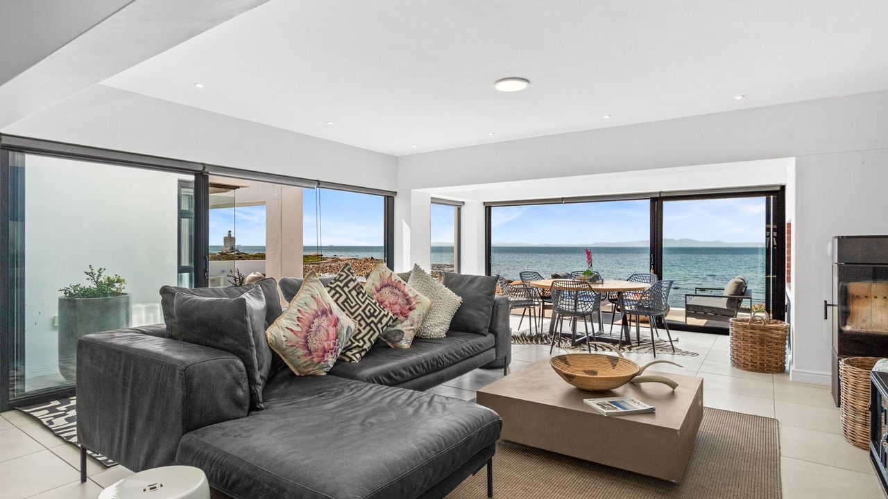 Photo of Livingroom in Shelley Point