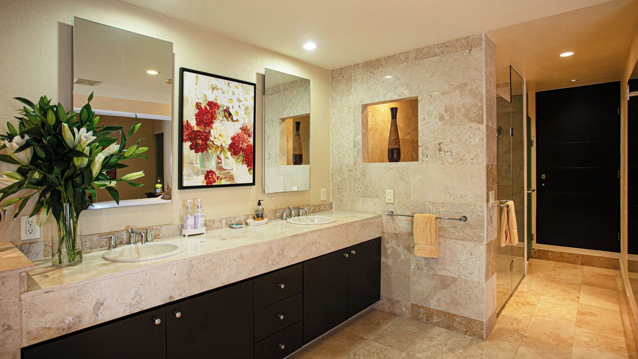 Photo of Bathroom in Romantic Zone