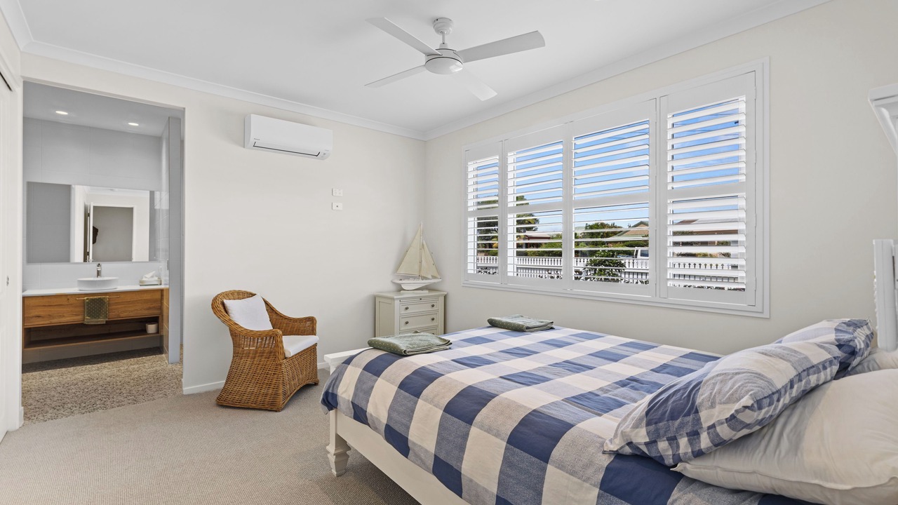 Photo of Bedroom in Tin Can Bay