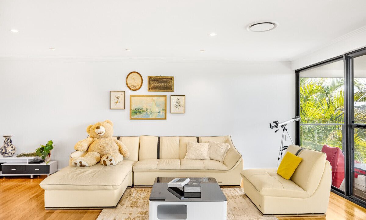 Photo of Livingroom in Holland Park West
