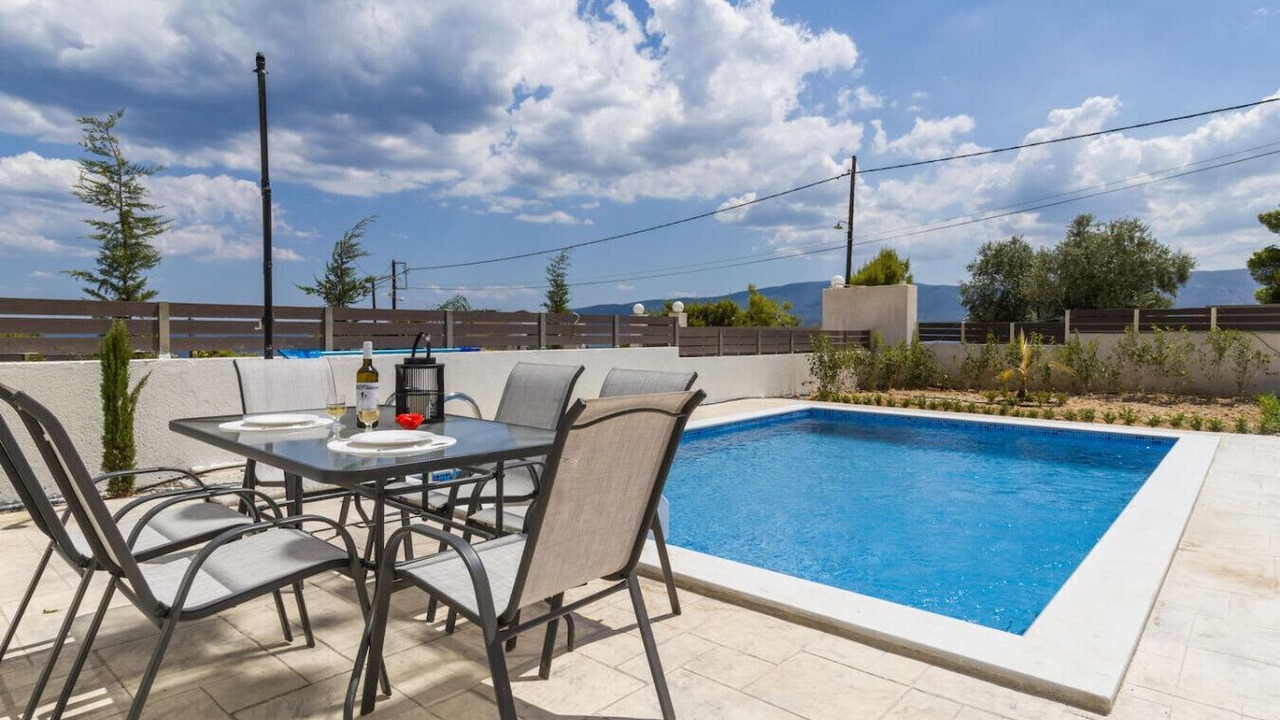 Photo of Outdoor in Isthmia