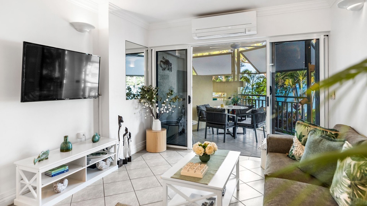 Photo of Livingroom in Trinity Beach