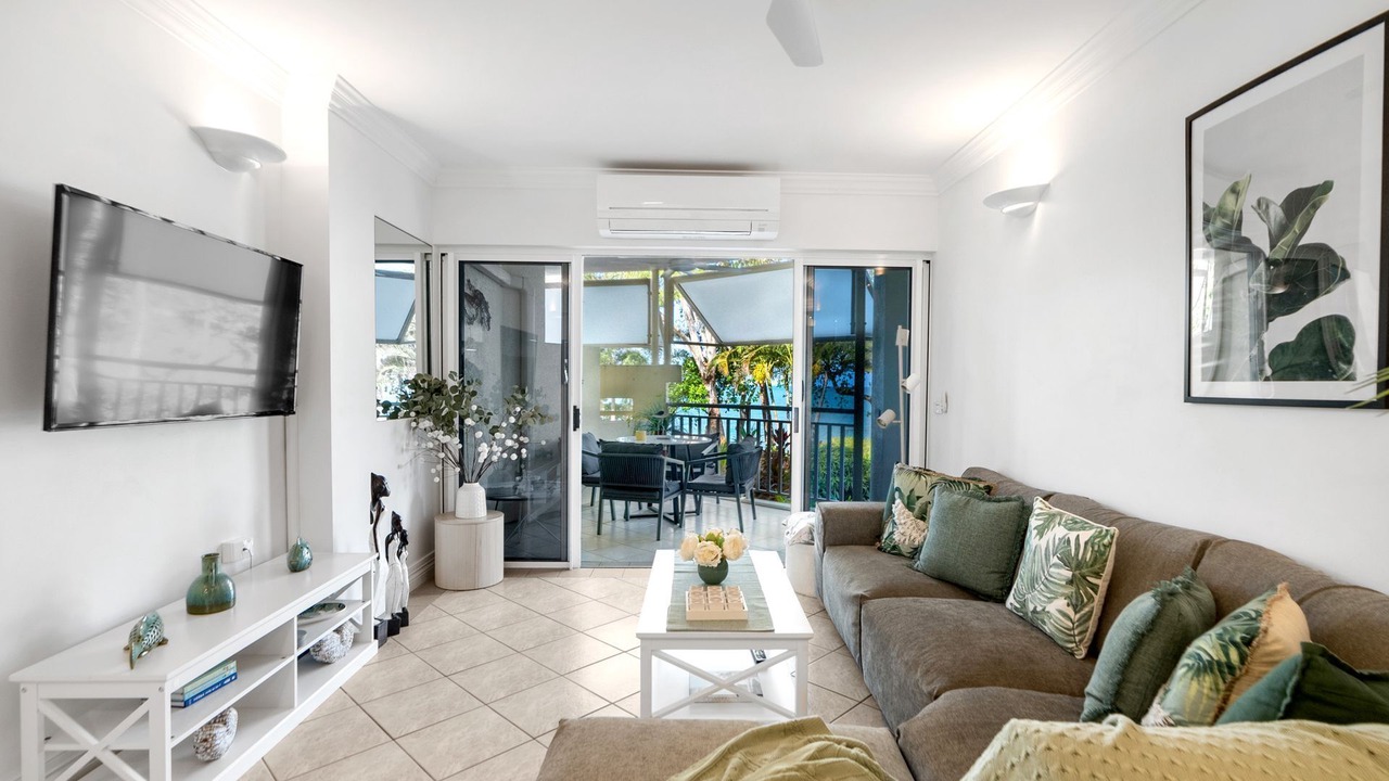 Photo of Livingroom in Trinity Beach