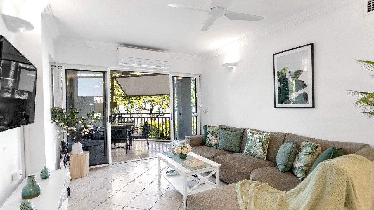 Photo of Livingroom in Trinity Beach