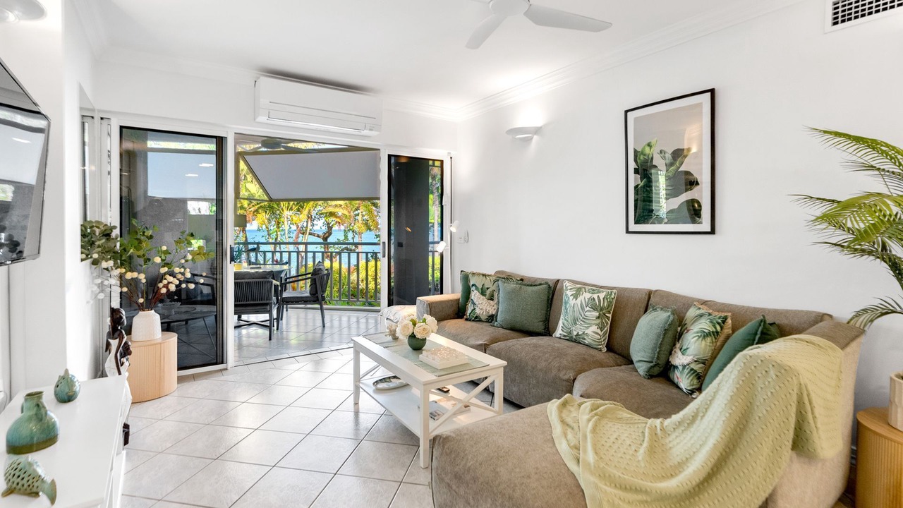 Photo of Livingroom in Trinity Beach