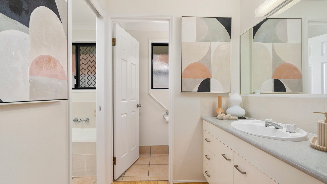 Photo of Bathroom in Sandstone Point