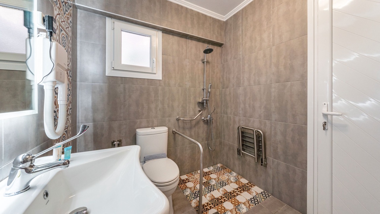Photo of Bathroom in Anthousa