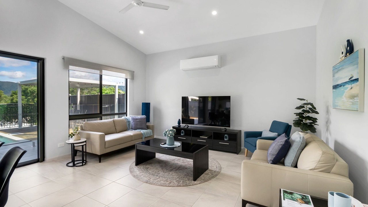 Photo of Livingroom in Trinity Beach