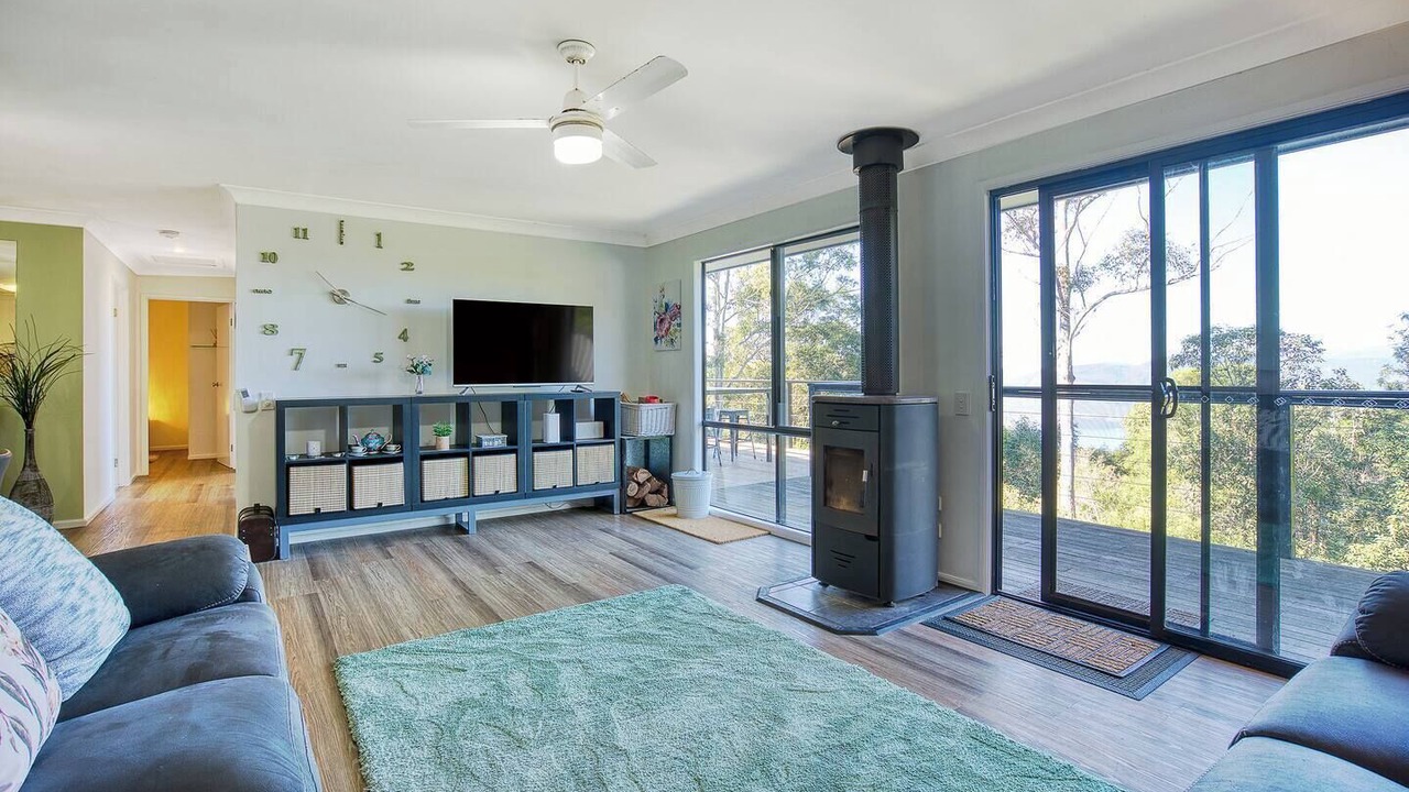 Photo of Livingroom in Lower Beechmont