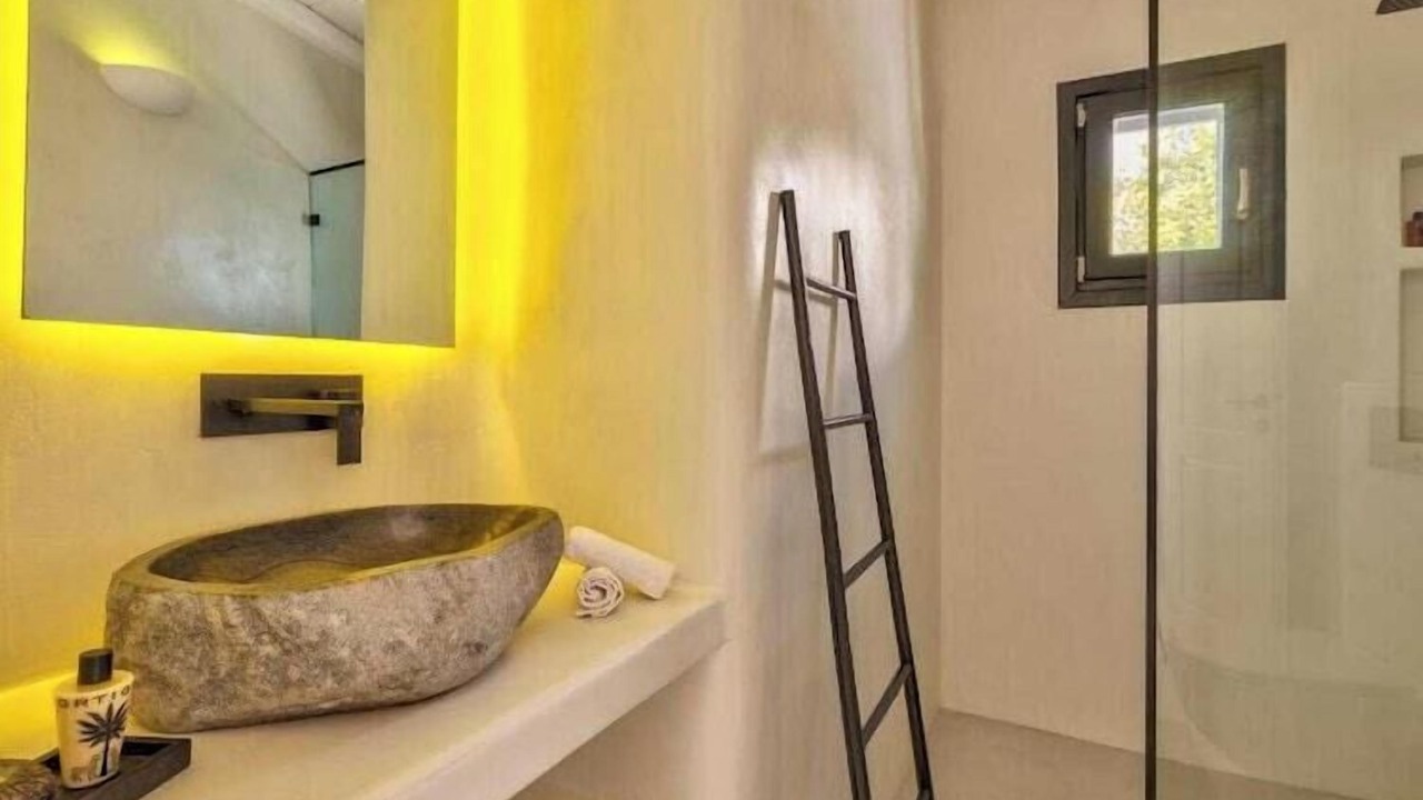 Photo of Bathroom in Psarou