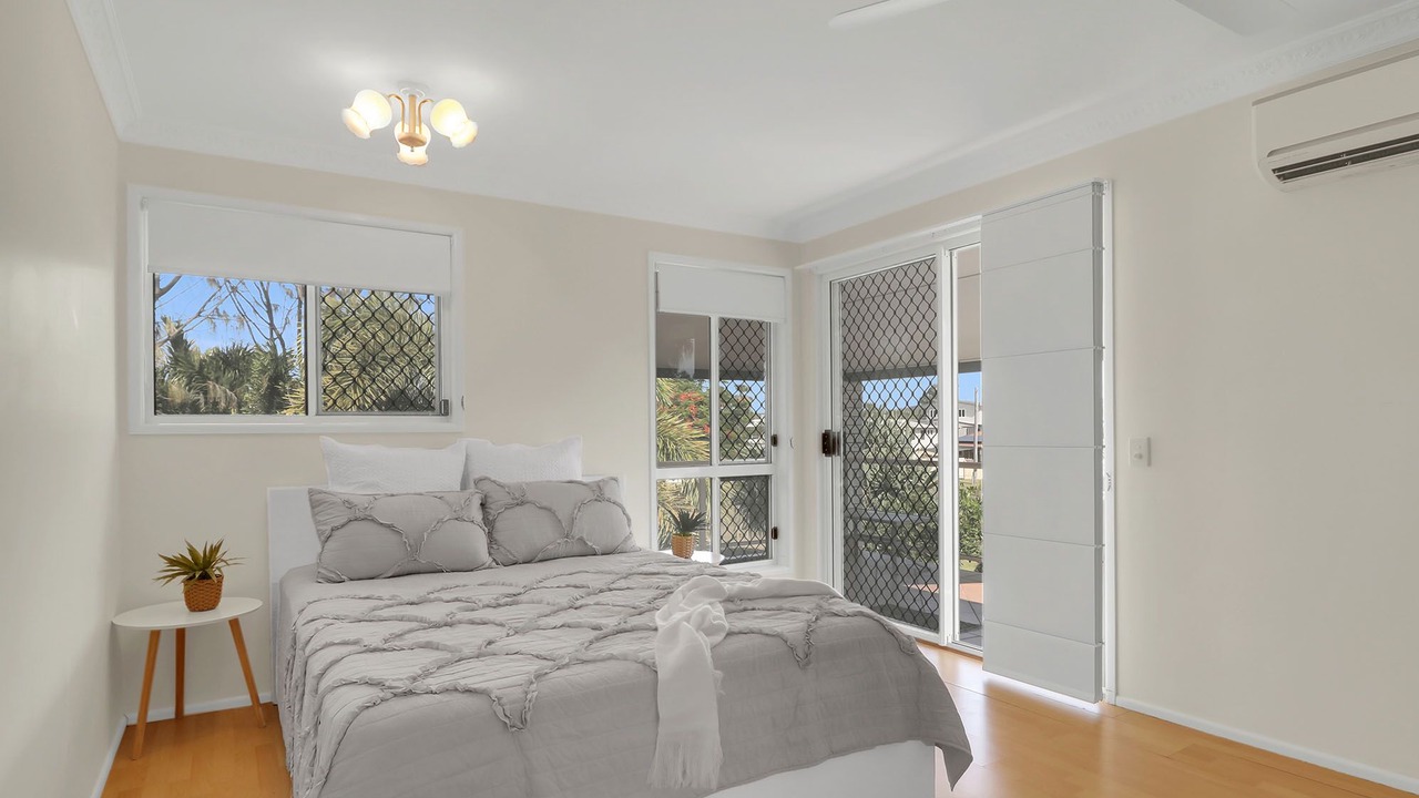 Photo of Bedroom in Kinka Beach