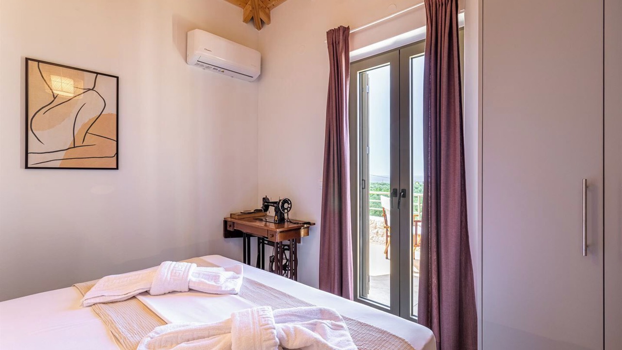 Photo of Bedroom in Lefktron